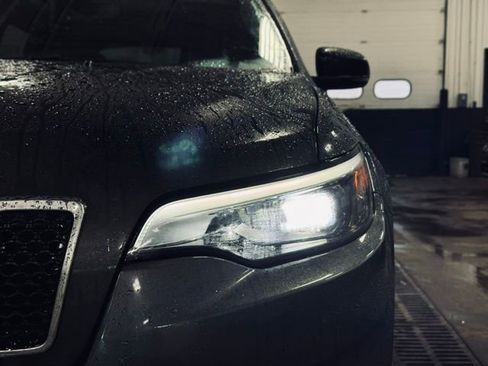 Used 2022 Jeep Cherokee Limited image 3