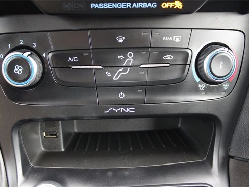 Used 2017 Ford Focus SE image 21