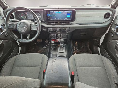Used 2024 Jeep Wrangler Unlimited AWD/4WD image 17