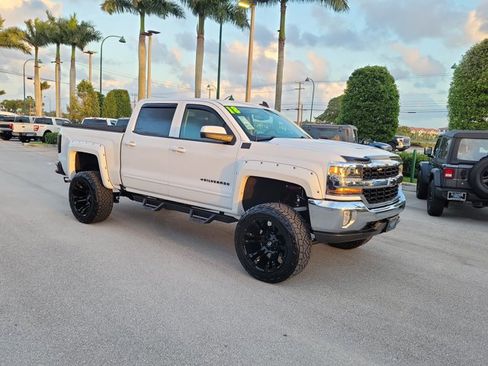 Used 2018 Chevrolet Silverado 1500 LT w/ All Star Edition image 34