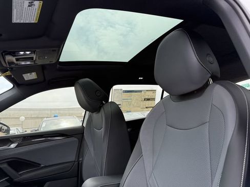 New 2026 Volkswagen Tiguan SE R-Line FWD image 18