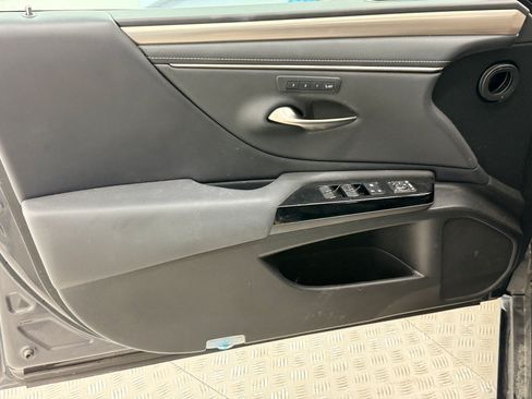 Certified 2022 Lexus ES 350 F Sport w/ Accessory Package FWD image 13