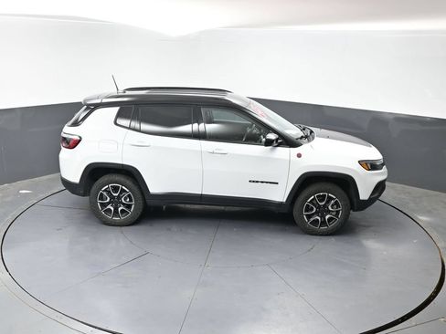 Used 2025 Jeep Compass Trailhawk AWD/4WD image 40