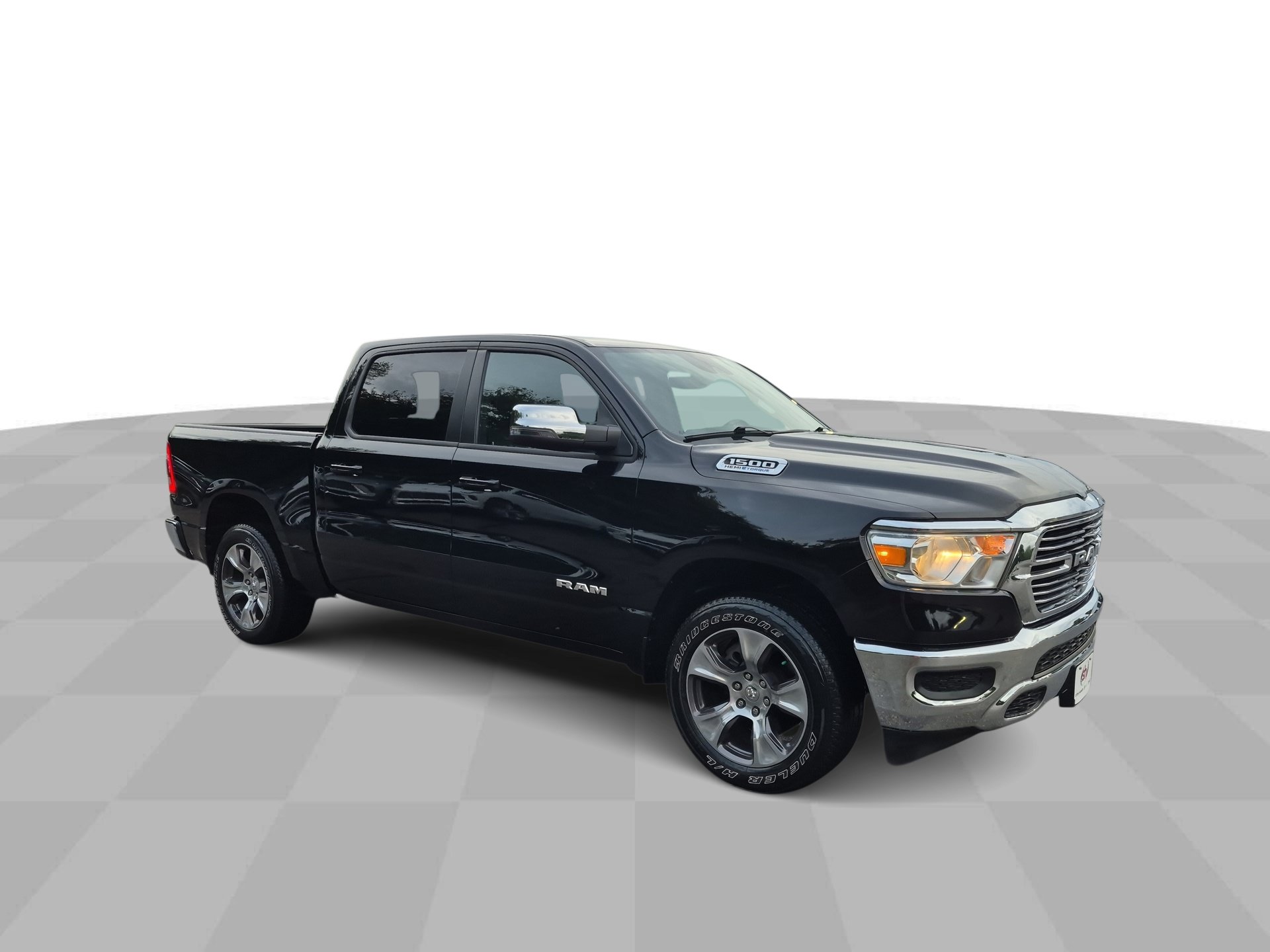 Used 2023 RAM 1500 Laramie AWD/4WD image 2