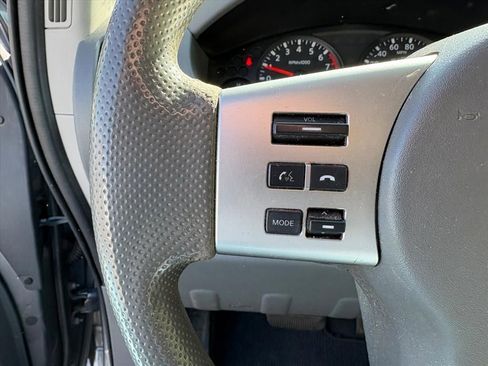 Used 2019 Nissan Frontier SV image 12