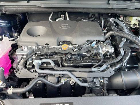 Used 2026 Toyota Sienna XLE FWD image 18