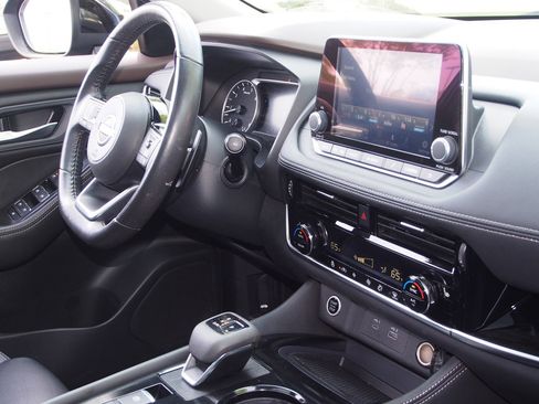 Used 2023 Nissan Rogue SL image 10