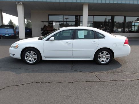 Used 2014 Chevrolet Impala LT w/ LT Sunroof Package FWD image 2