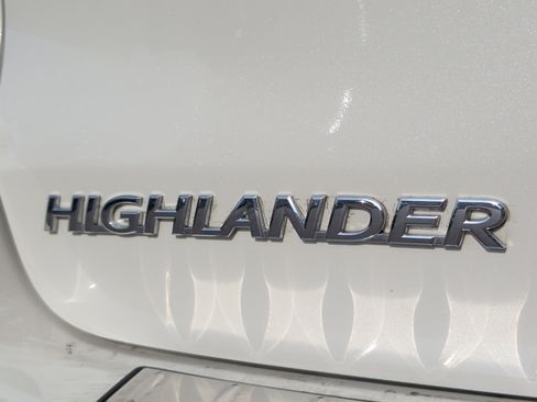 Used 2019 Toyota Highlander Limited image 12