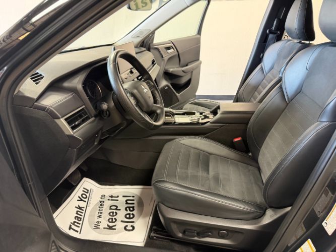 Used 2025 Mitsubishi Outlander SE FWD image 14