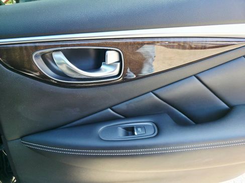 Used 2019 INFINITI Q50 Luxe w/ Essential Package (3.0T Luxe) AWD/4WD image 17