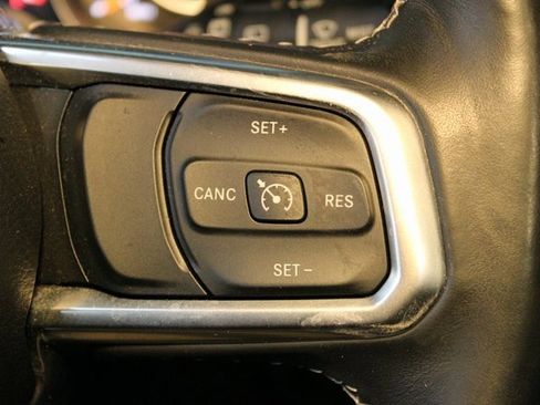 Used 2019 Jeep Wrangler Unlimited Sahara w/ Uconnect 4C Nav & Sound Group image 18