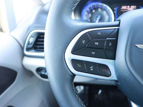 Used 2024 Chrysler Voyager LX image 18