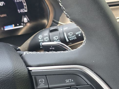 Used 2025 Jeep Grand Cherokee L Altitude AWD/4WD image 32