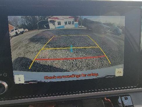 Used 2025 Toyota Camry SE w/ Convenience Package image 14