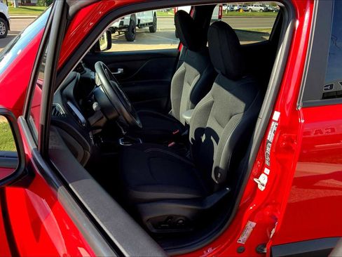 Used 2023 Jeep Renegade Latitude w/ Premium Group image 7