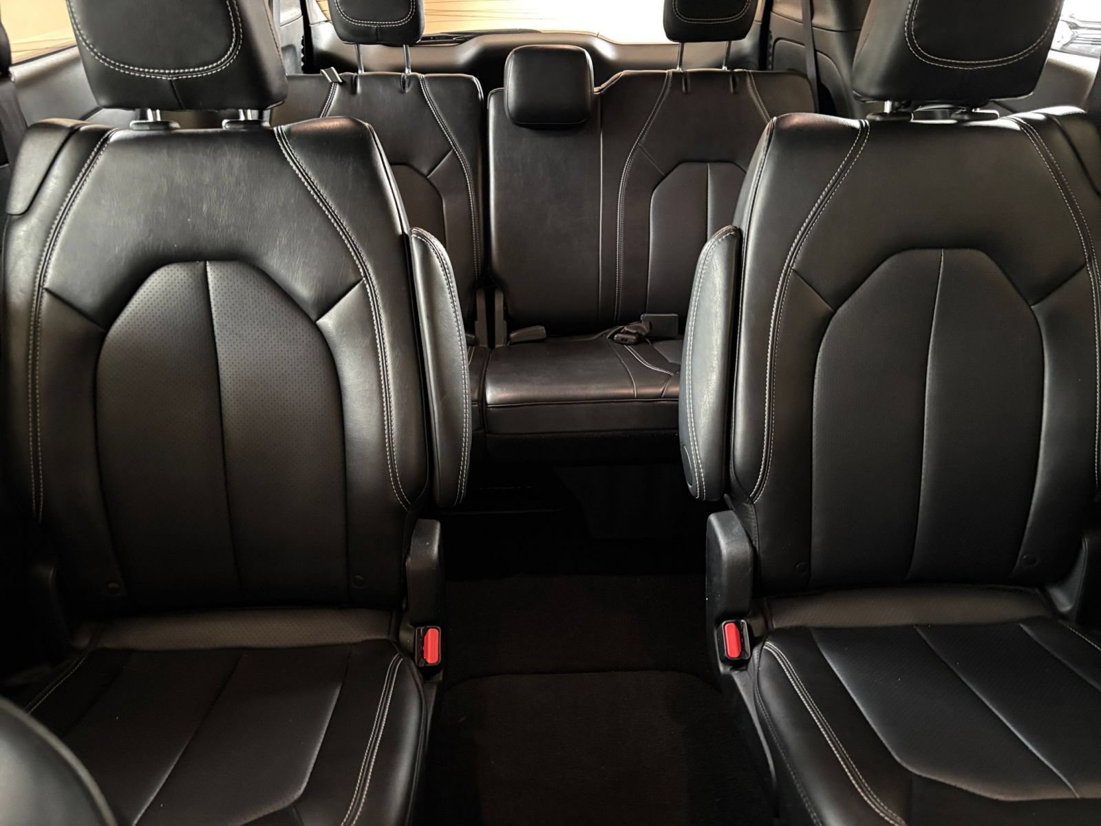 Used 2025 Chrysler Pacifica Select FWD image 39