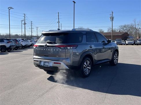 Used 2023 Nissan Pathfinder SL image 4