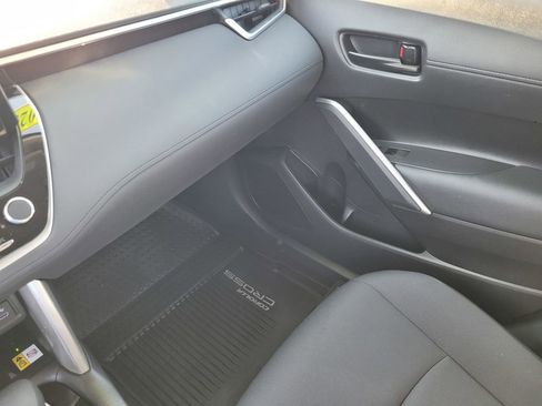 Used 2023 Toyota Corolla Cross LE FWD image 12