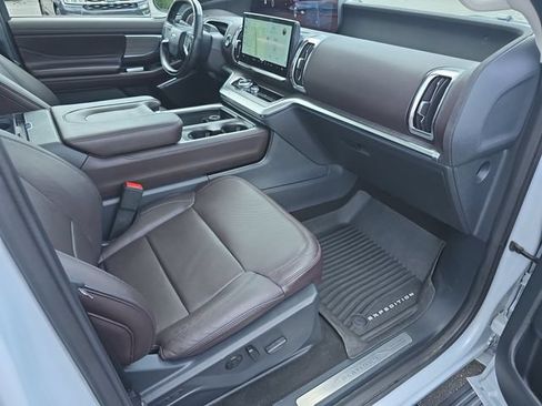 Certified 2025 Ford Expedition Max Platinum w/ Platinum Ultimate Package AWD/4WD image 15