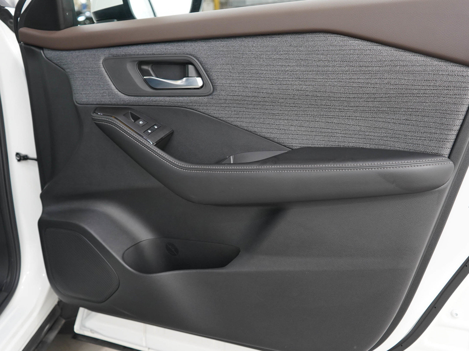 Used 2023 Nissan Rogue SV AWD/4WD image 11
