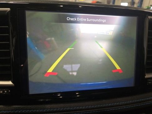 Used 2021 Chrysler Pacifica Touring-L image 15