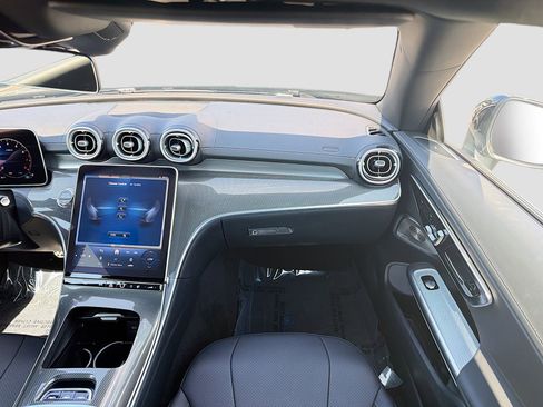 Used 2025 Mercedes-Benz CLE 300 4MATIC Cabriolet image 20