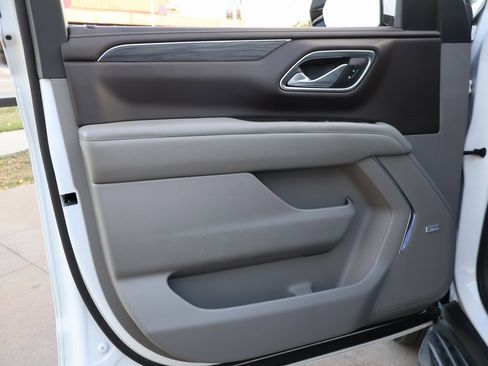 Used 2022 GMC Yukon SLT w/ SLT Luxury Package image 34