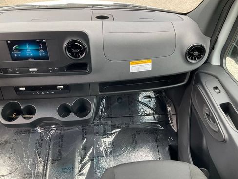 Used 2022 Mercedes-Benz Sprinter 2500 image 33