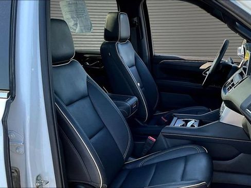 Used 2023 GMC Yukon XL SLT w/ SLT Premium Package AWD/4WD image 30