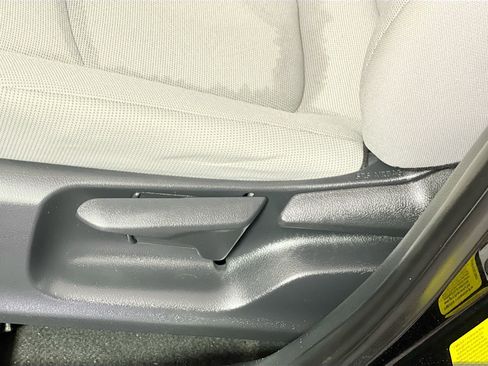 Used 2024 Toyota Corolla Cross L FWD image 15