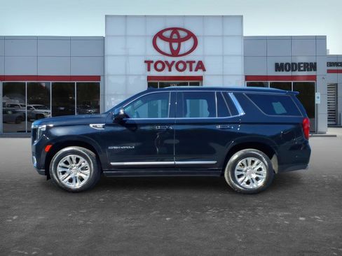 Used 2024 GMC Yukon Denali w/ Advanced Technology Package AWD/4WD image 3
