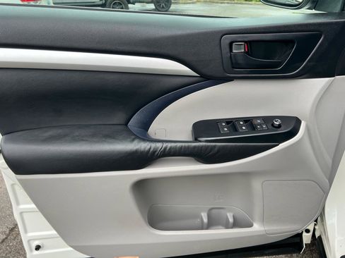 Used 2015 Toyota Highlander Plus image 11