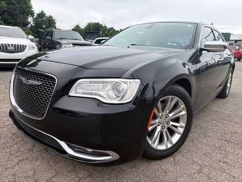 Used 2015 Chrysler 300 C RWD image 2