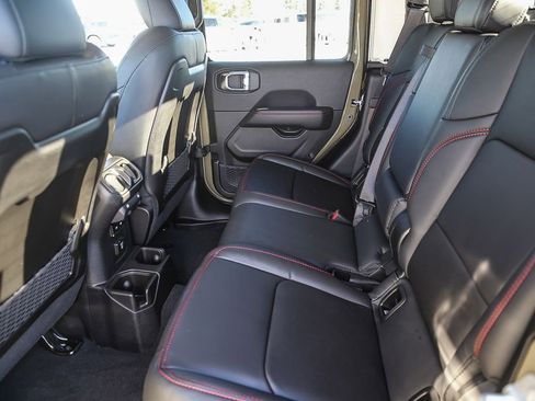 New 2025 Jeep Gladiator Rubicon w/ Convenience Group image 19