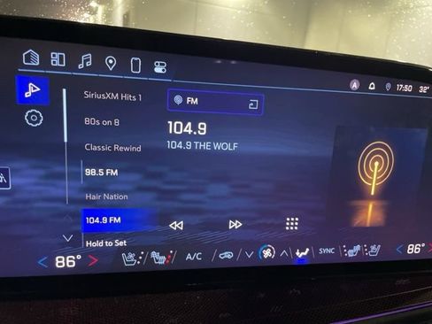 Used 2024 Chevrolet Traverse RS image 10