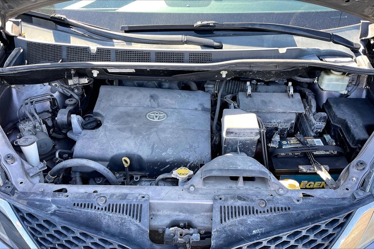 Used 2015 Toyota Sienna SE FWD image 10