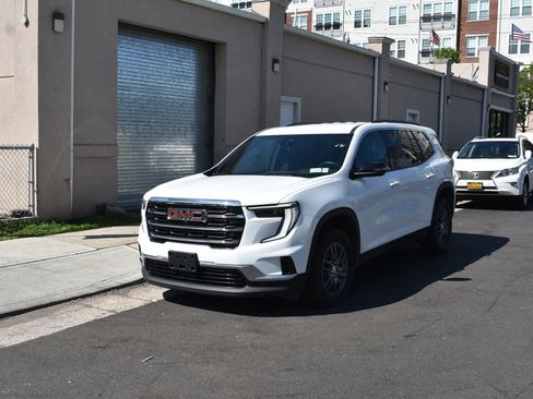 Used 2025 GMC Acadia Elevation AWD/4WD image 2