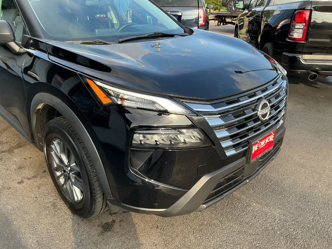 Used 2024 Nissan Rogue S AWD/4WD image 23