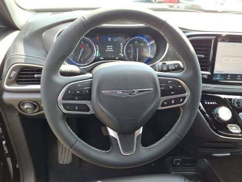 New 2026 Chrysler Pacifica Select image 5