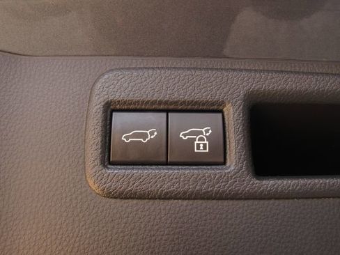 Used 2023 Toyota Venza Limited image 28