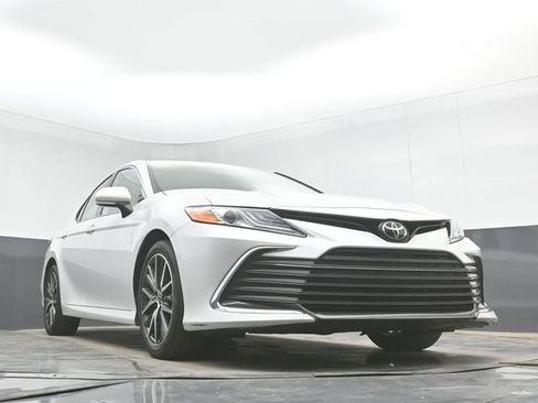 Used 2022 Toyota Camry XLE FWD image 39
