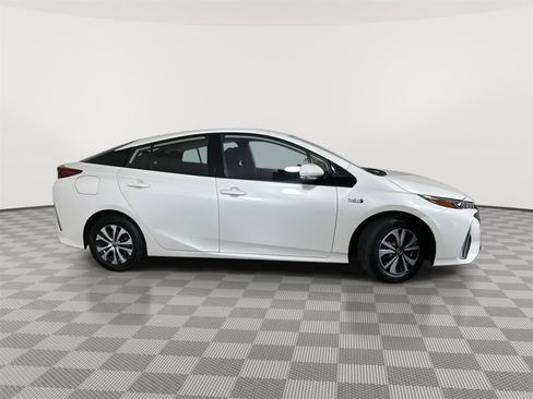 Used 2020 Toyota Prius Prime LE image 9