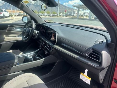 New 2026 Chevrolet Traverse LT w/ LPO, Floor Liner Package AWD/4WD image 19