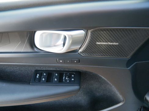 Certified 2023 Volvo XC40 Recharge Ultimate image 17