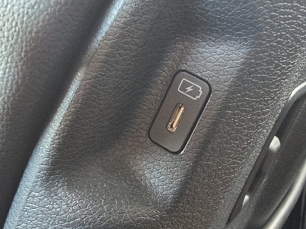 Used 2025 Kia Sportage SX FWD image 19