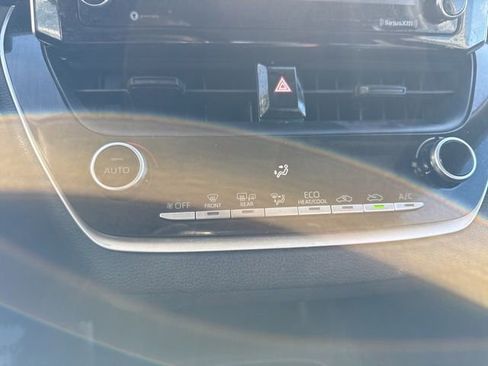 Used 2021 Toyota Corolla LE image 16