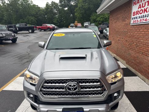 Used 2016 Toyota Tacoma TRD Sport w/ Towing Package AWD/4WD image 7