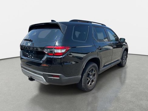 Used 2025 Honda Pilot TrailSport image 4