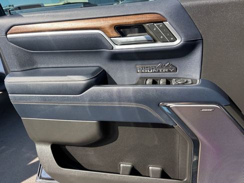 Used 2022 Chevrolet Silverado 1500 High Country w/ High Country Premium Package image 24